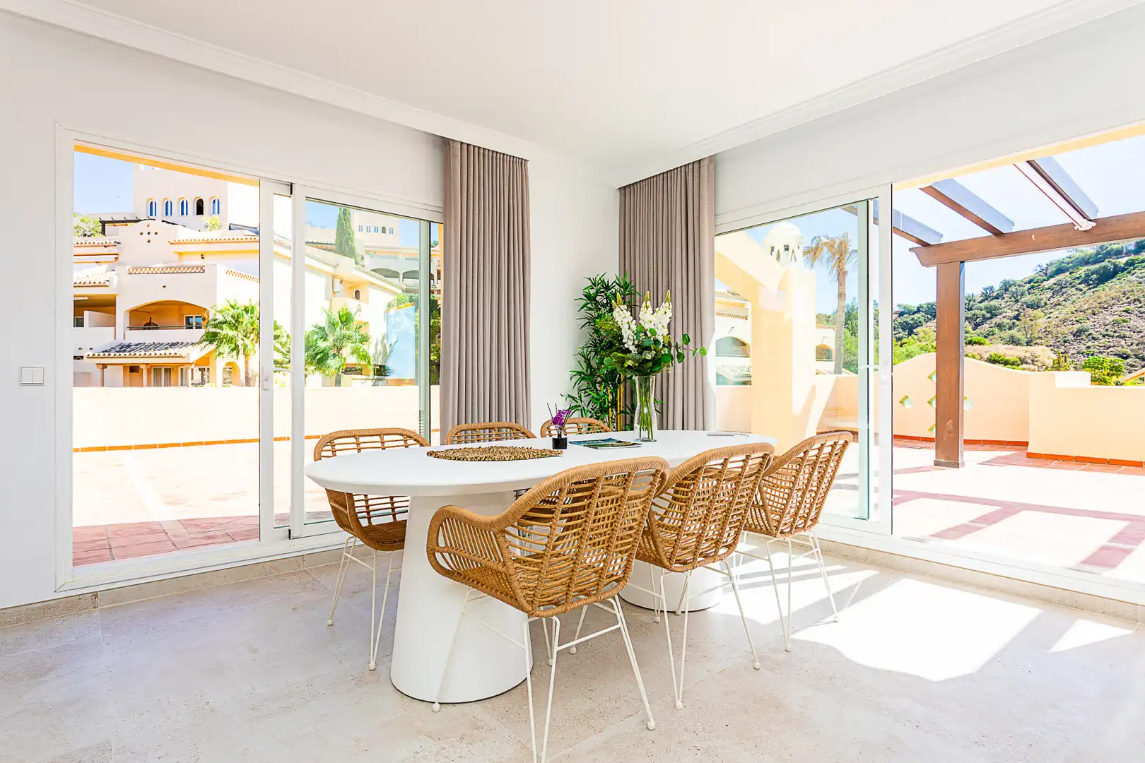 Comedor de Ático en venta en Marbella con Aire acondicionado, Terraza y Trastero