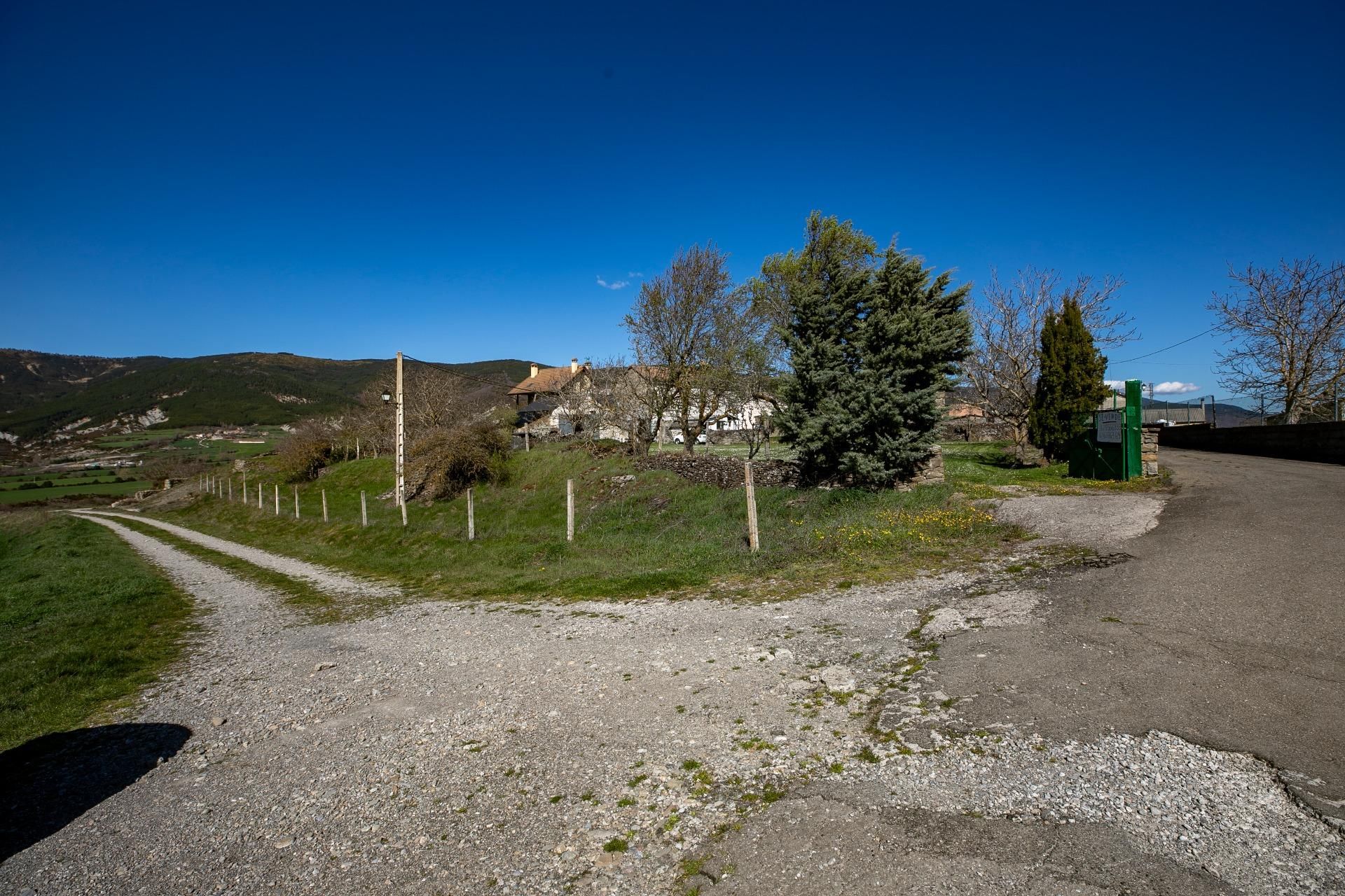 Country house for sale in Jaca  with Private garden and Storage room