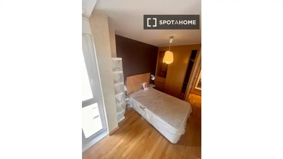 Bedroom of Flat for share in Madrid  with Air Conditioner, Heating and Terrace
