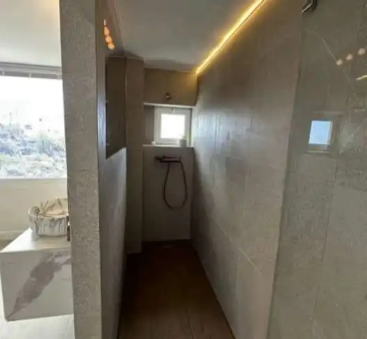 Bany de Casa o xalet en venda en Adeje amb Jardí privat, Terrassa i Piscina