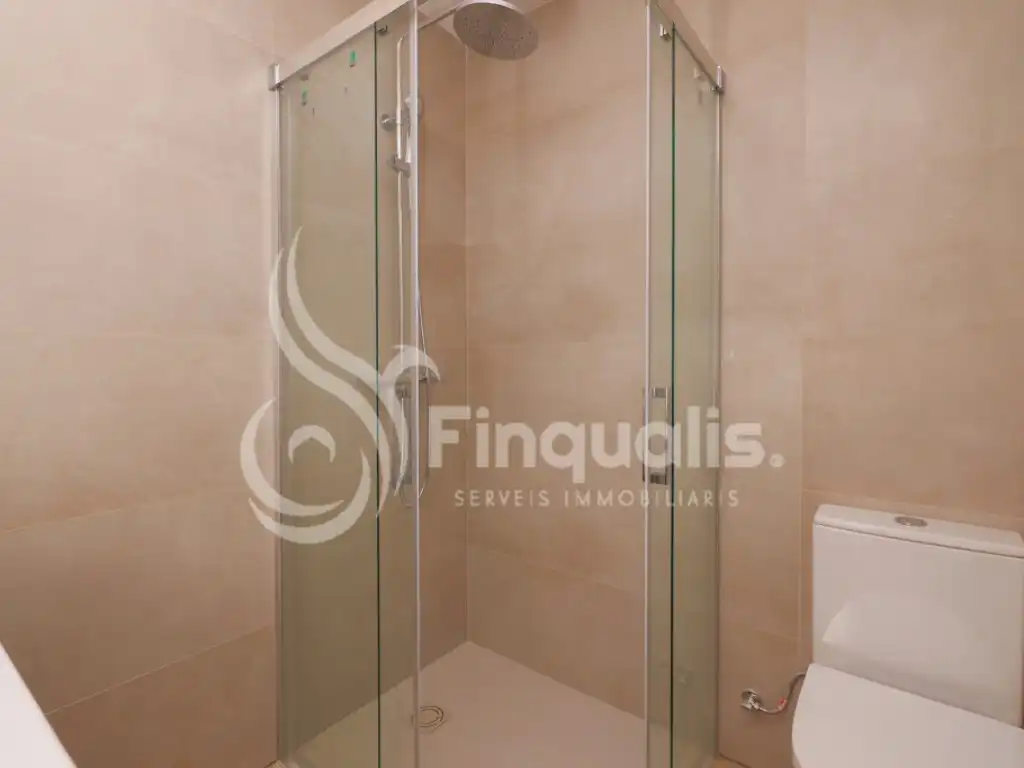Baño de Piso en venta en Santa Eulàlia de Ronçana con Aire acondicionado
