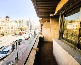Vista exterior de Apartament en venda en  Valencia Capital amb Parquet, Terrassa i Balcó