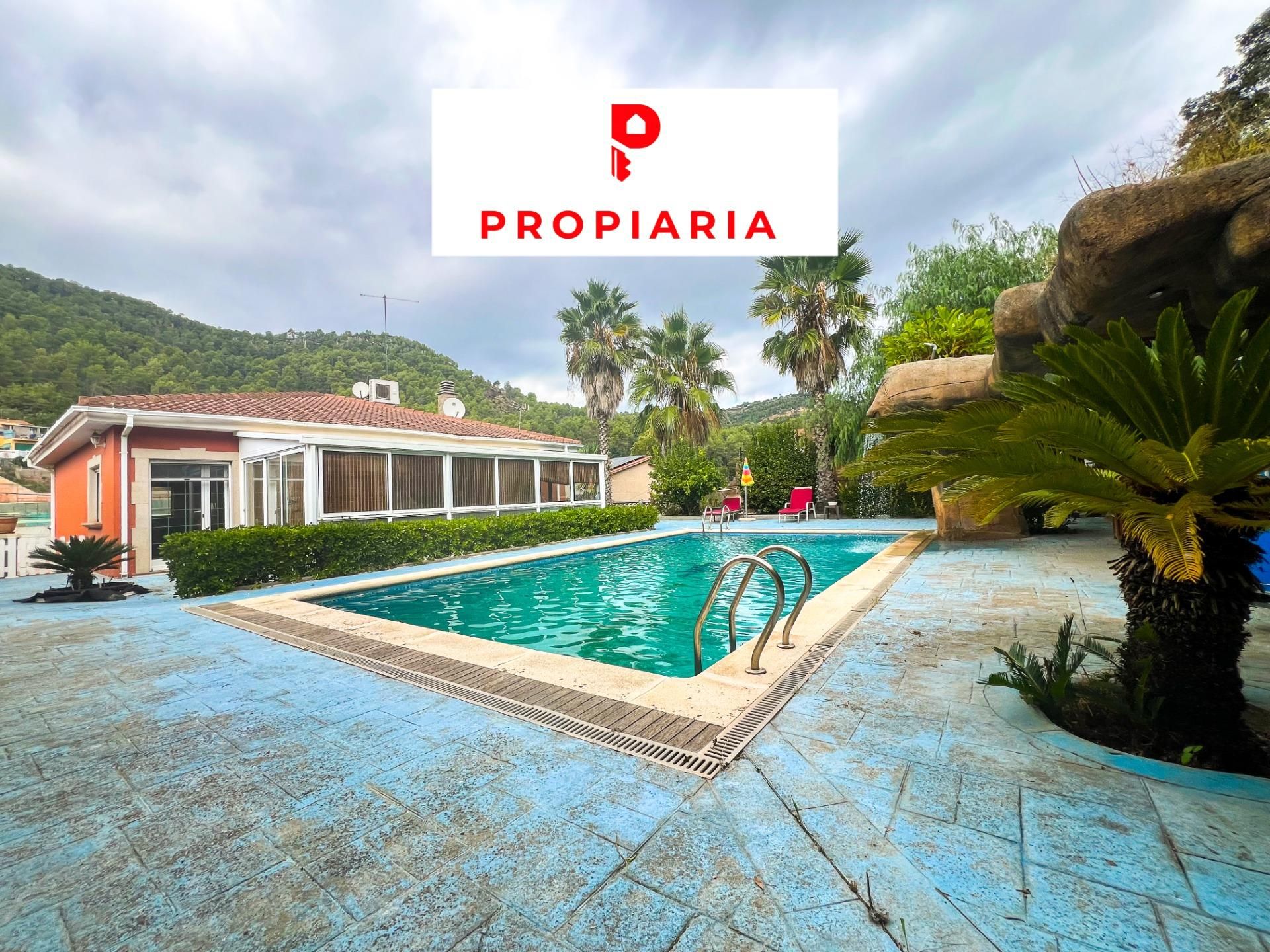 Vista exterior de Casa o xalet en venda en Cervelló amb Aire condicionat, Calefacció i Jardí privat