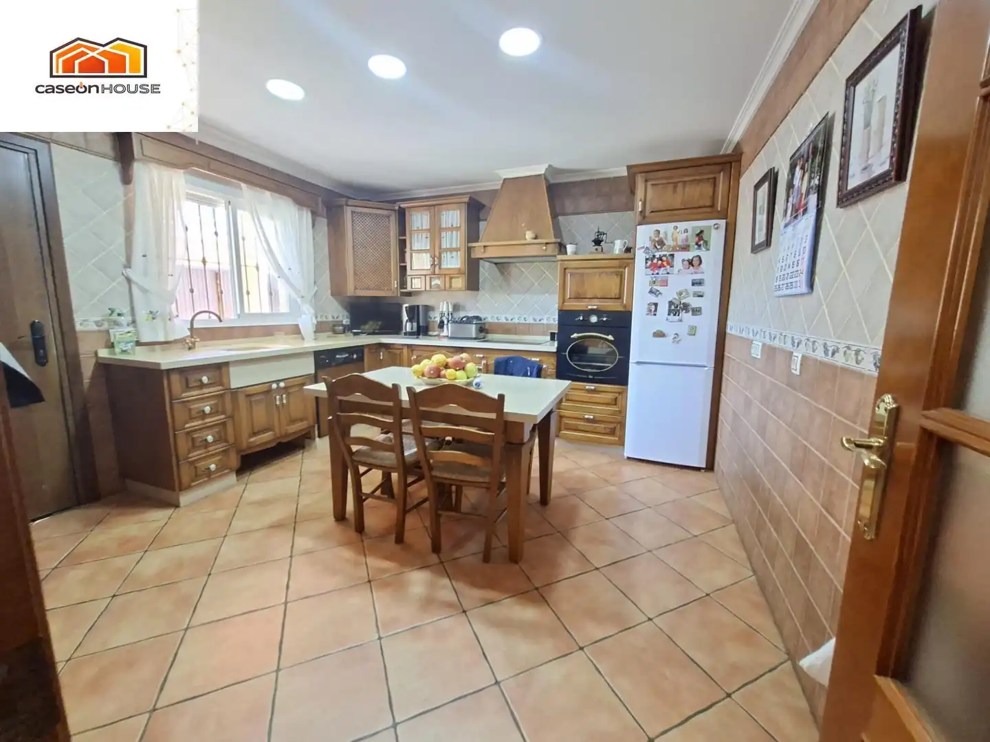 Cuina de Casa o xalet en venda en Chiclana de la Frontera amb Jardí privat