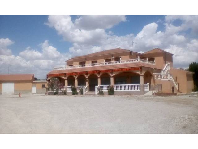 Edificio en Venta en Cuevas del Campo