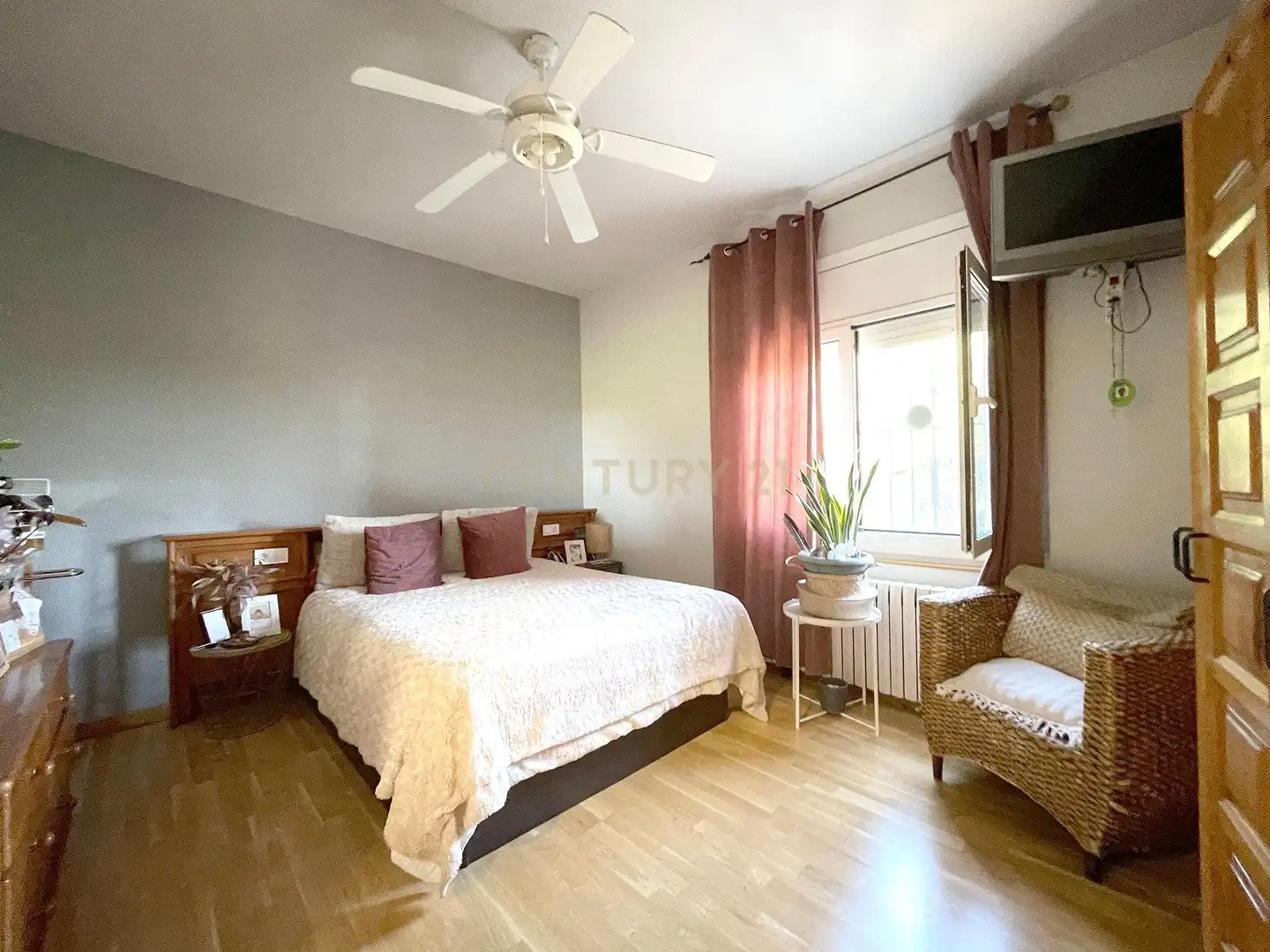 Bedroom of Houses for sale in Terrassa  with Air Conditioner, Private garden and Storage room