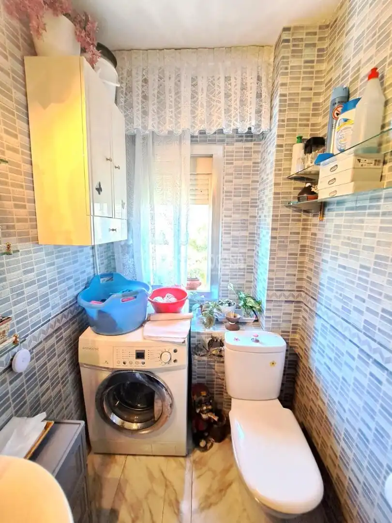 Baño de Piso en venta en Parla con Aire acondicionado, Calefacción y Internet