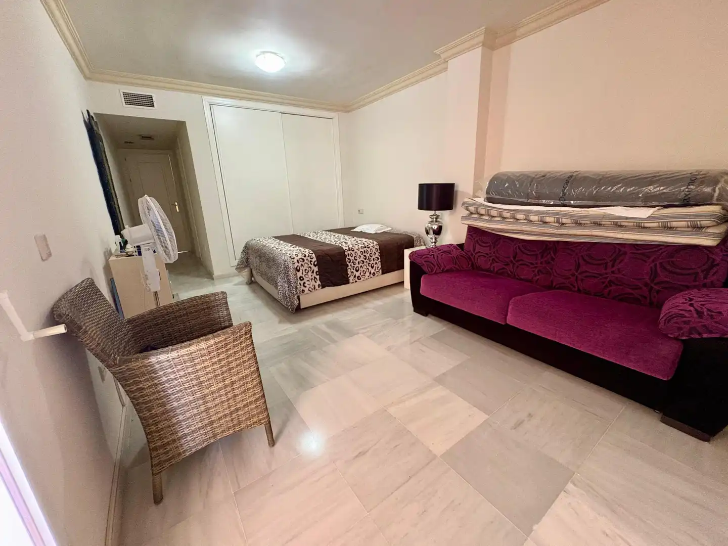 Habitación de Apartamento de alquiler en Marbella con Aire acondicionado, Calefacción y Jardín privado
