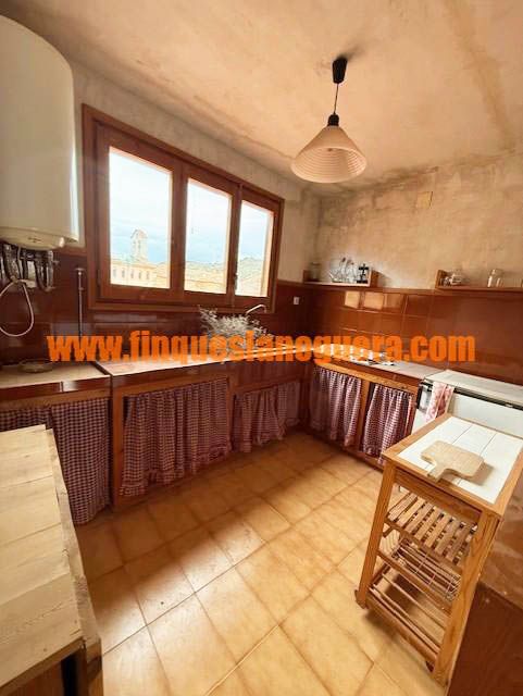 Cuina de Casa adosada en venda en Castelló de Farfanya amb Terrassa