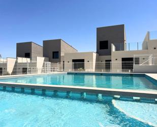 Piscina de Casa adosada en venda en  Murcia Capital amb Jardí privat, Terrassa i Piscina comunitària