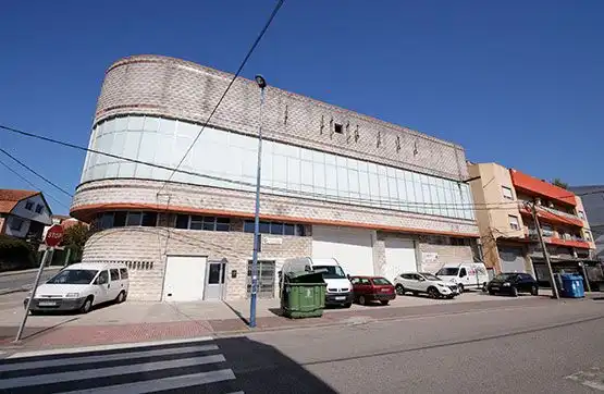 Vista exterior de Nau industrial en venda en Vigo 
