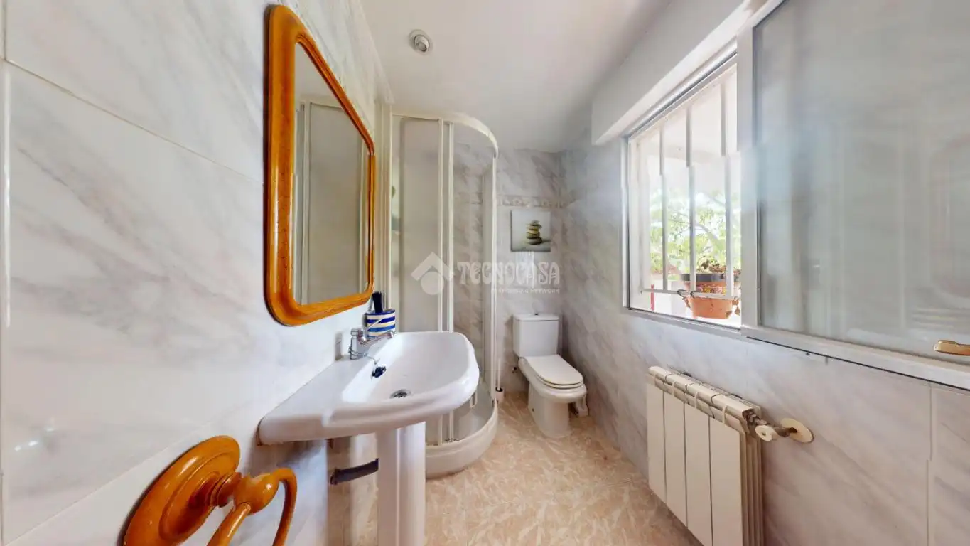 Bathroom of Detached homes for sale in Fuente El Saz de Jarama  with Private garden, Terrace and Balcony