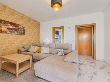 Piso con balcón en venta en Salut - Lloreda