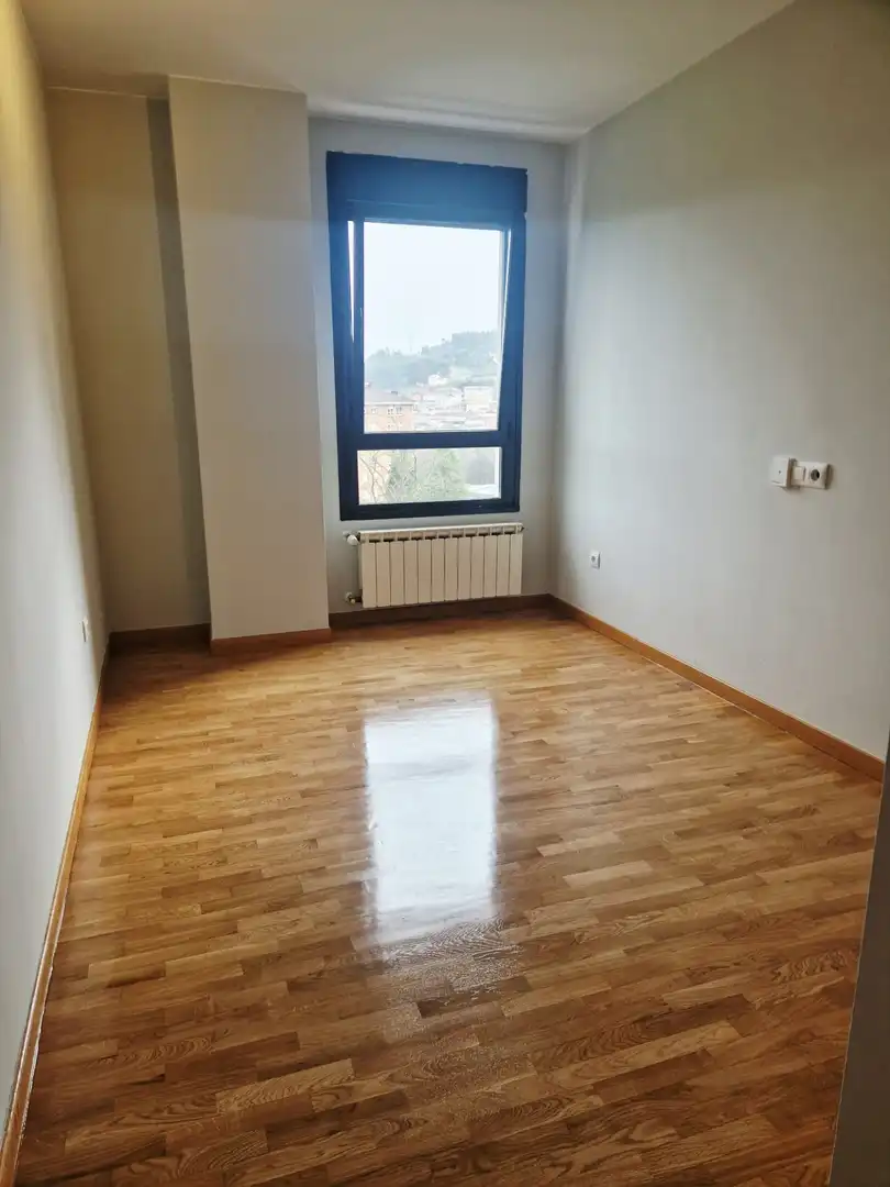 Habitación de Piso en venta en Avilés con Calefacción, Parquet y Trastero