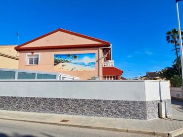 Casa rústica con balcón en venta en Santiago de la Ribera