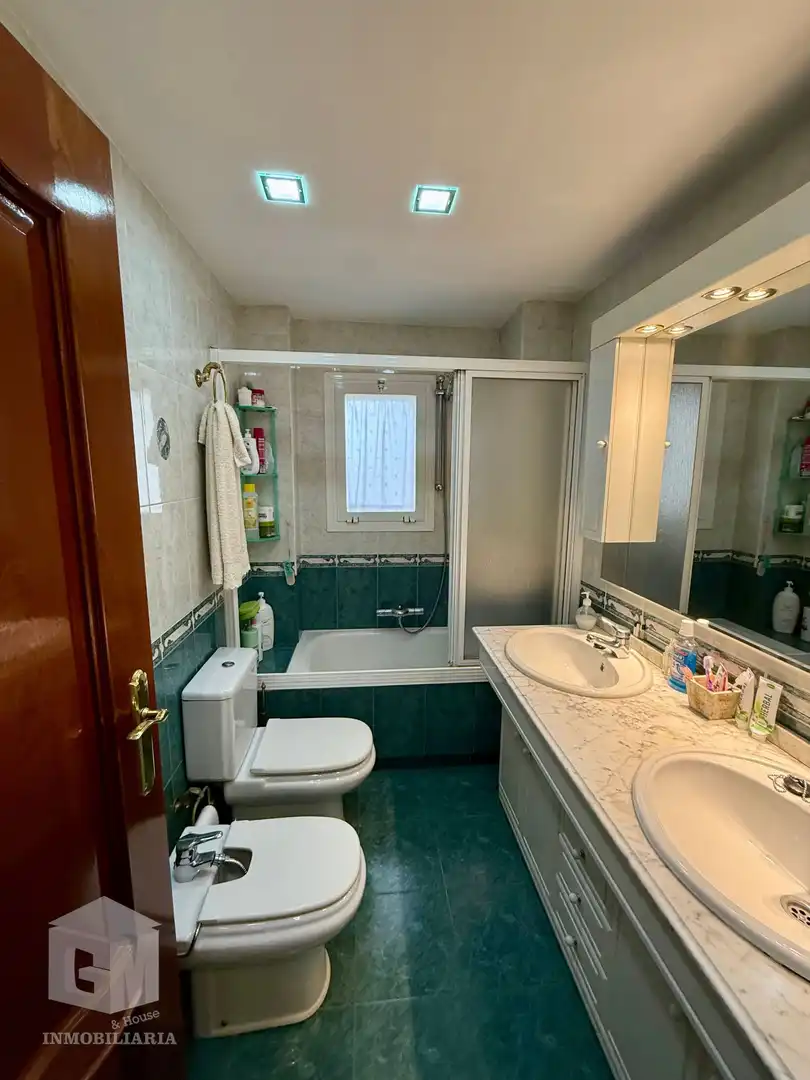 Bathroom of Flat for sale in Ensanche