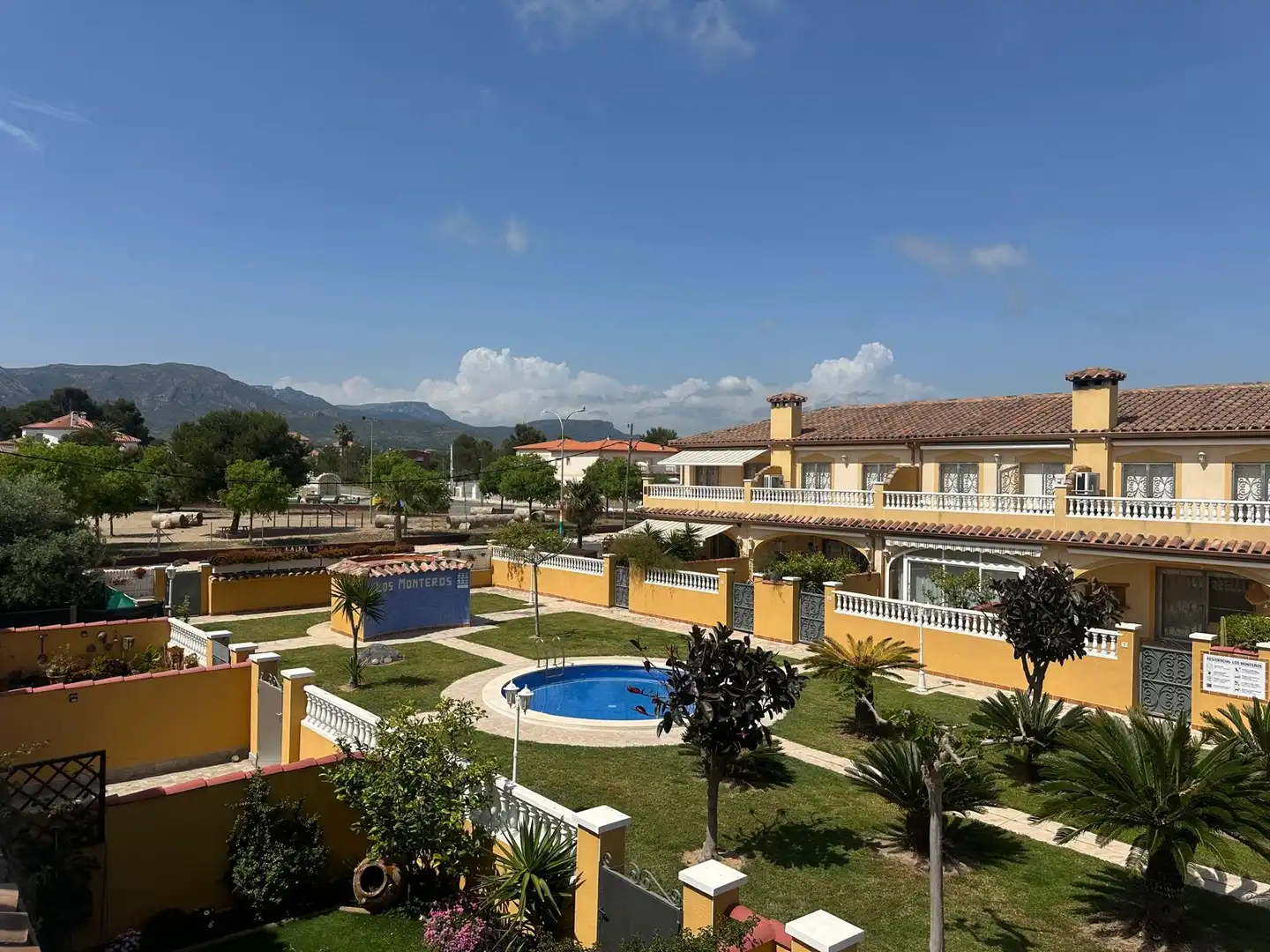 Piscina de Casa adosada en venda en Mont-roig del Camp amb Aire condicionat, Terrassa i Moblat