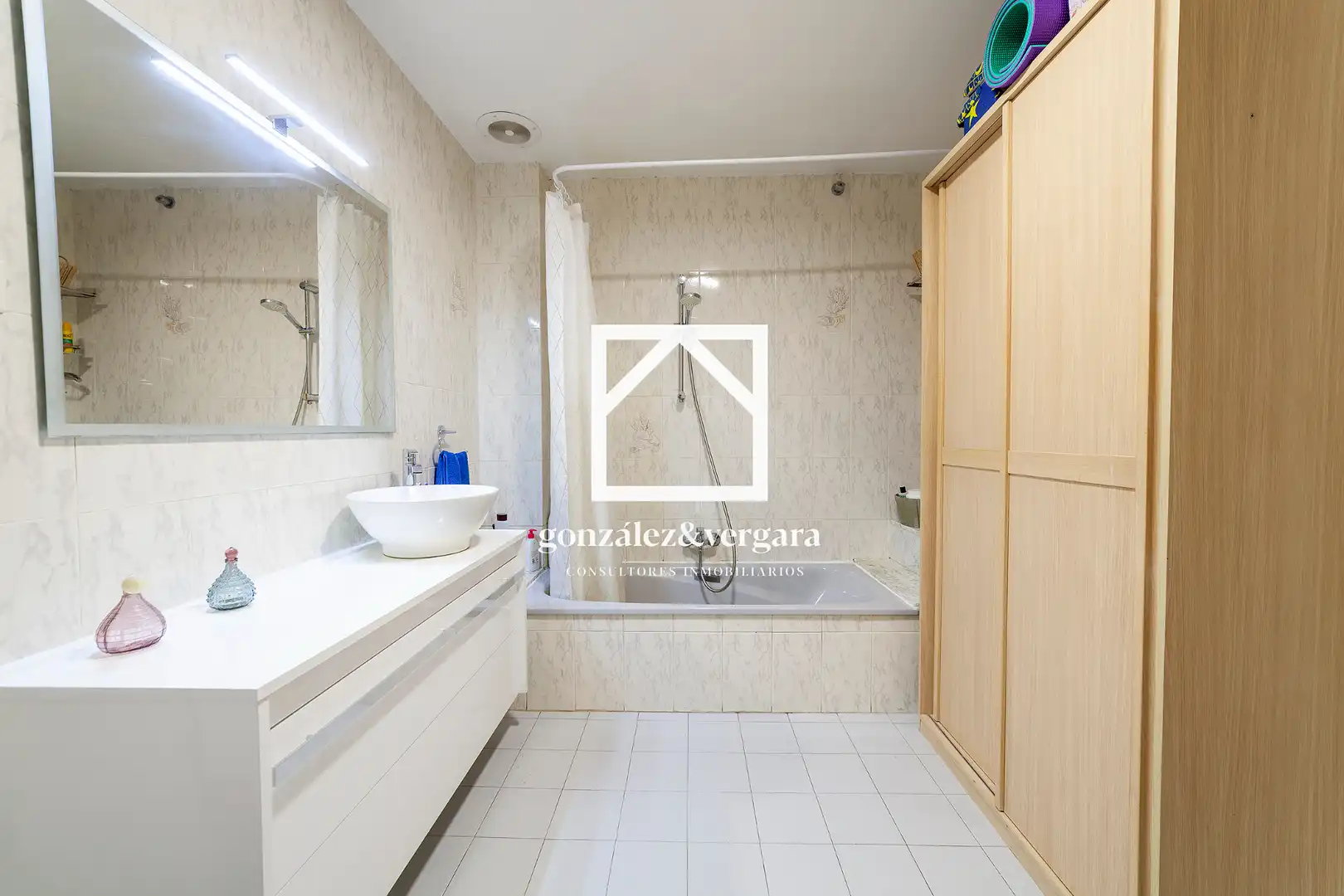Badezimmer von Wohnung zum Verkauf in Burjassot mit Klimaanlage, Heizung und Terrasse