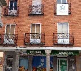 Vista exterior de Casa o xalet en venda en Peñaranda de Bracamonte amb Terrassa i Balcó