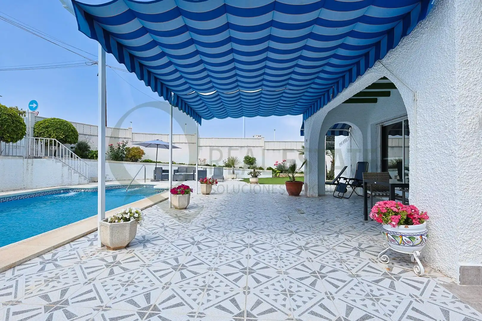Terrassa de Casa o xalet en venda en Elche / Elx amb Jardí privat, Terrassa i Piscina