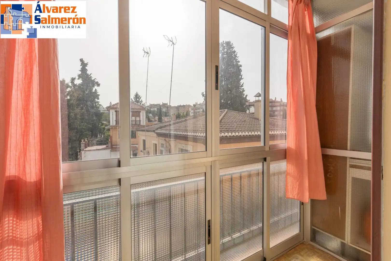 Balcony of Flat for sale in Genil