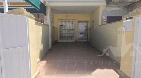 Foto 2 de Casa adosada en venta en Avenida de Rota, Chipiona