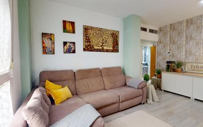 Living room of Flat for sale in  Sevilla Capital  with Heating and Terrace