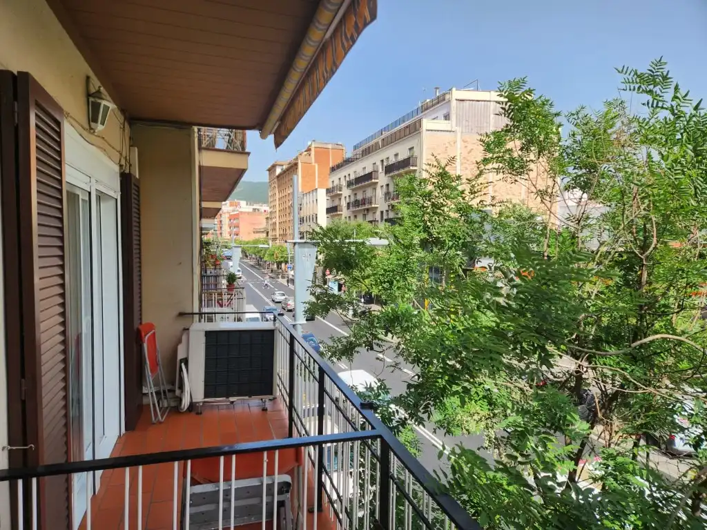 Vista exterior de Piso en venta en Barcelona