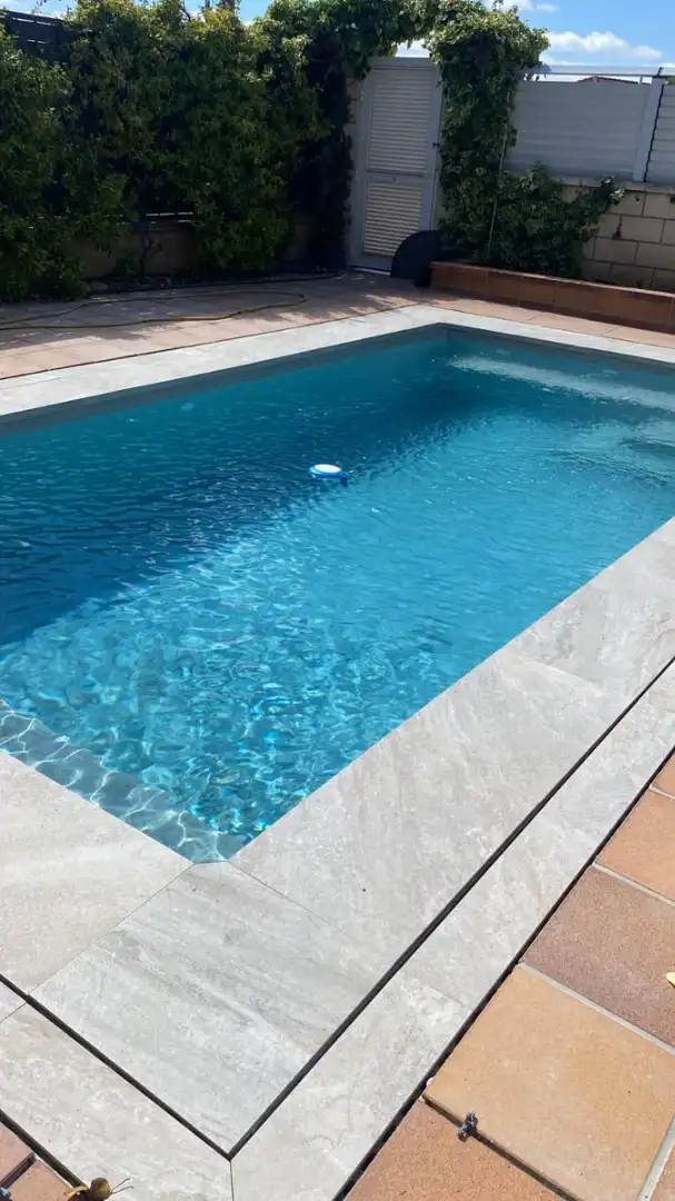 Schwimmbecken von Einfamilien-Reihenhaus zum Verkauf in Soria Capital  mit Heizung, Privatgarten und Terrasse