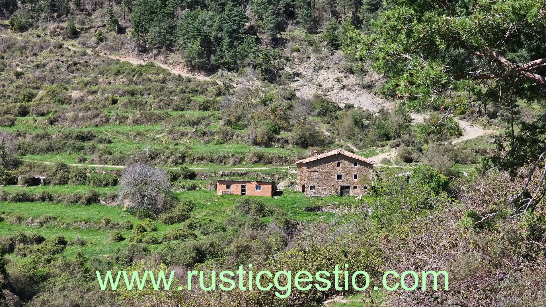 Vista exterior de Finca rústica en venda en Les Llosses amb Jardí privat, Terrassa i Balcó
