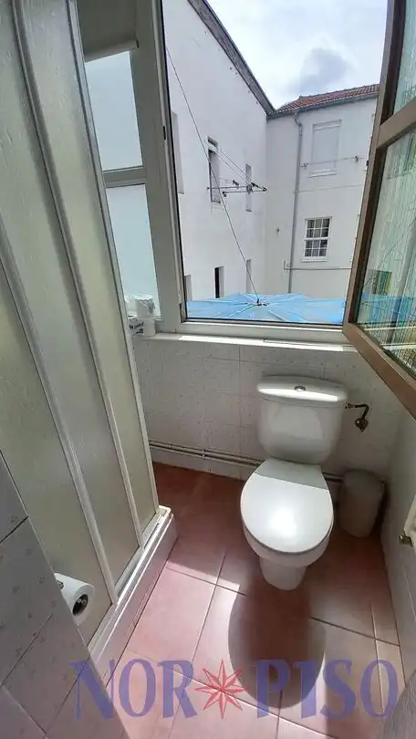Badezimmer von Wohnung zum Verkauf in Bilbao  mit Heizung und Balkon