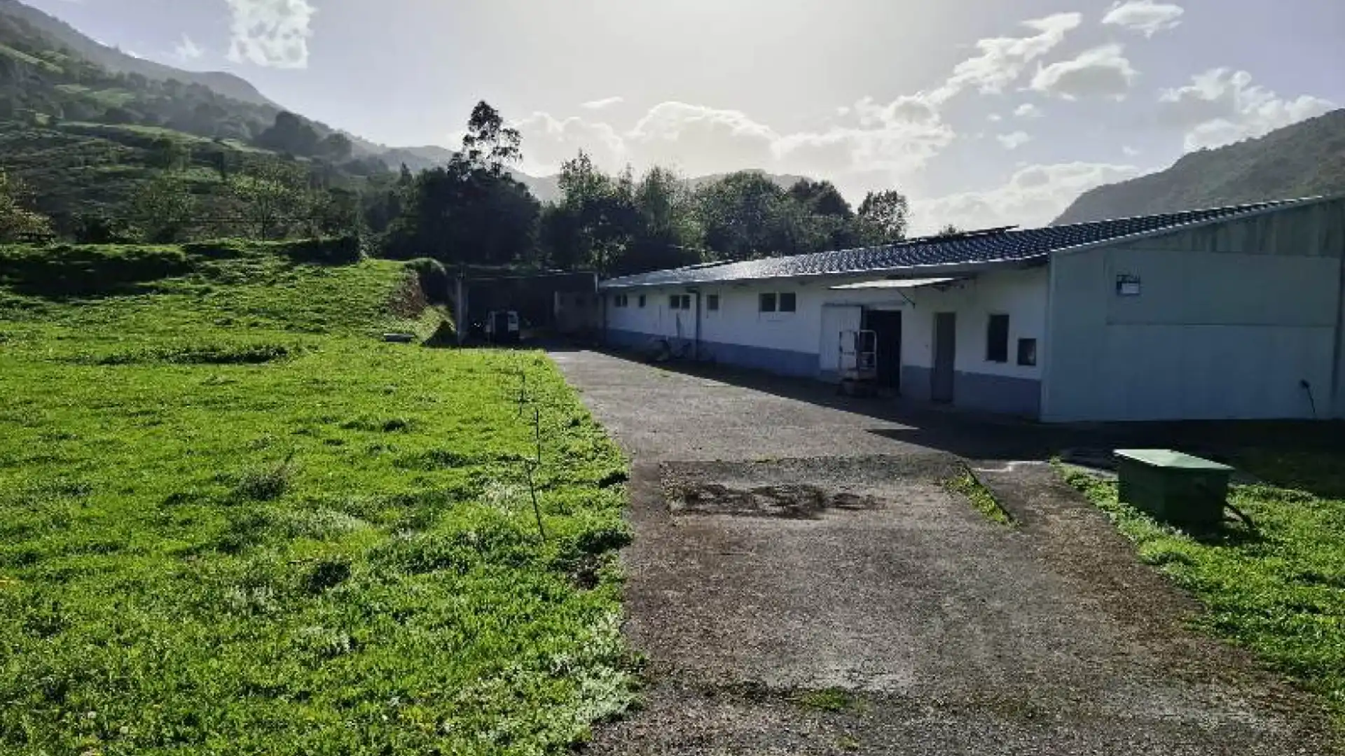 Vista exterior de Nau industrial en venda en Rionansa