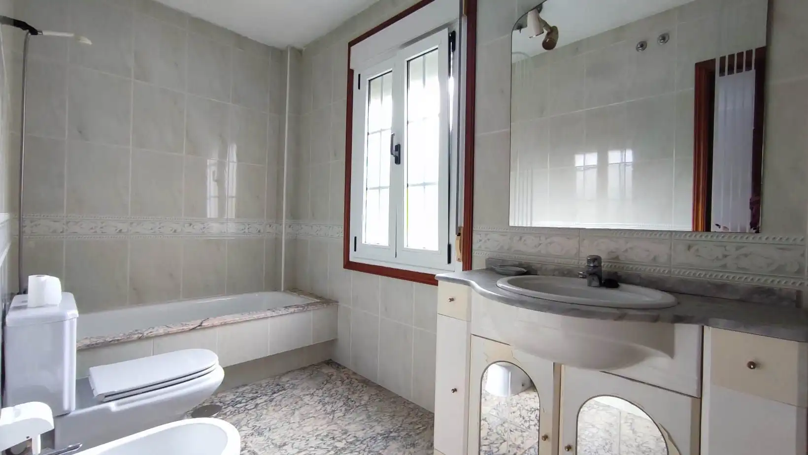 Baño de Casa o chalet de alquiler en Oleiros con Jardín privado, Terraza y Amueblado