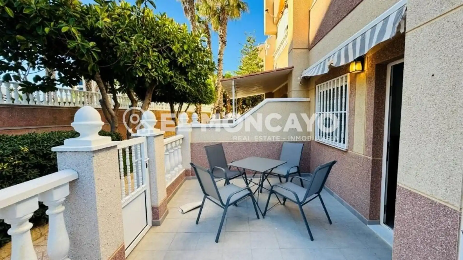 Vista exterior de Apartamento en venta en Guardamar del Segura con Aire acondicionado, Jardín privado y Terraza