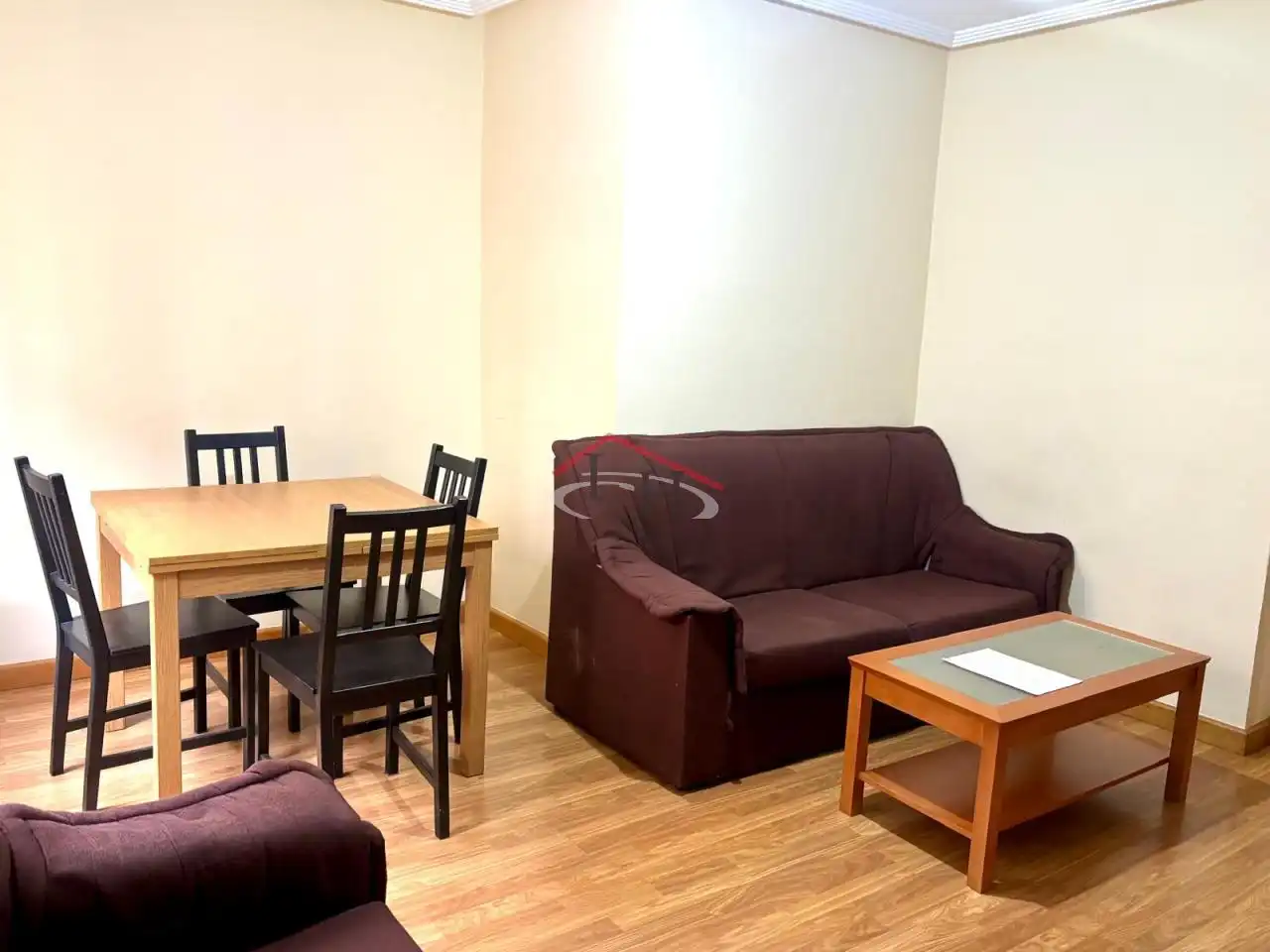 Sala de estar de Piso en venta en León Capital  con Calefacción, Trastero y Amueblado