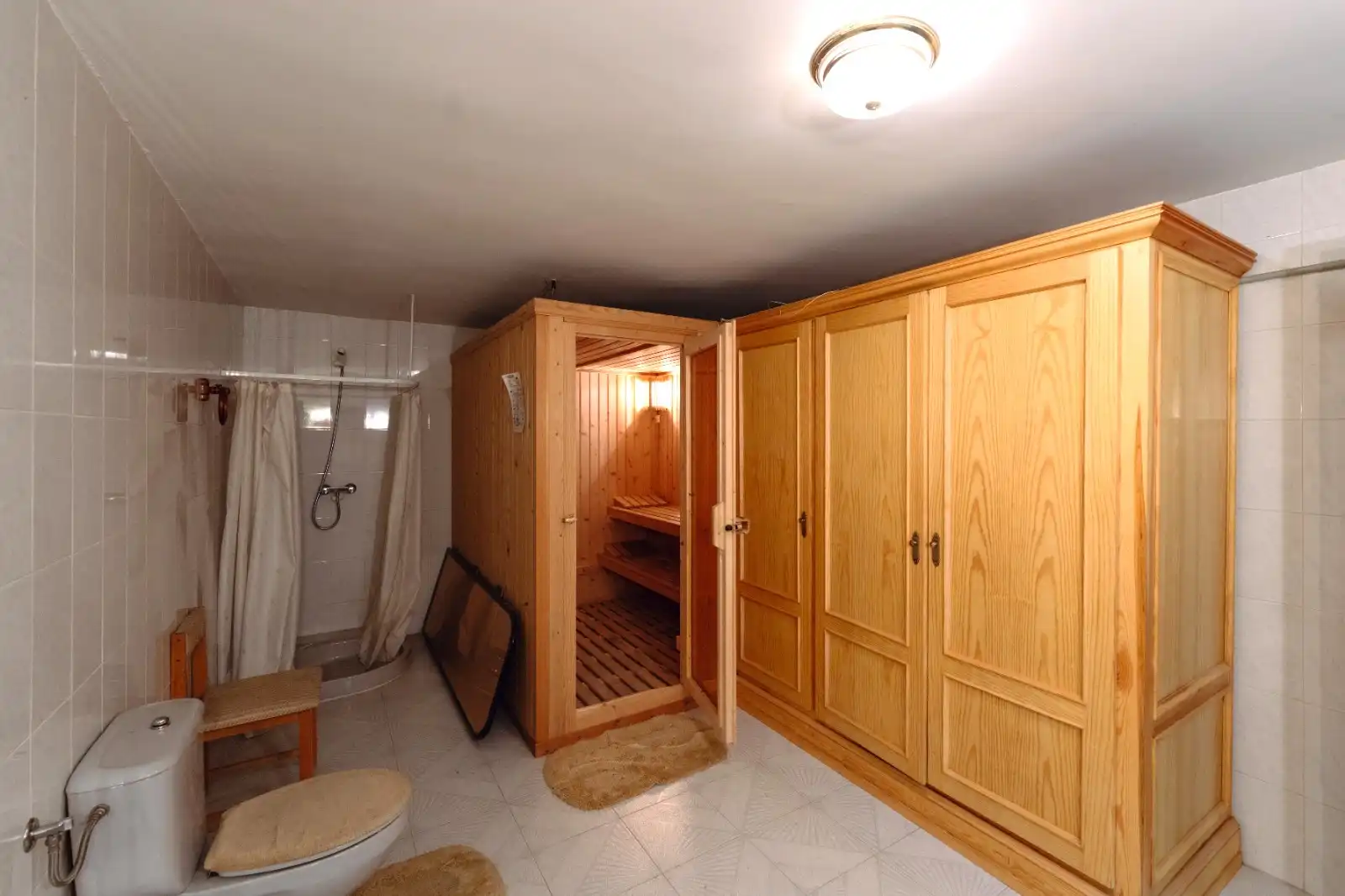 Houses for sale in Recas  with Air Conditioner, Heating and Private garden