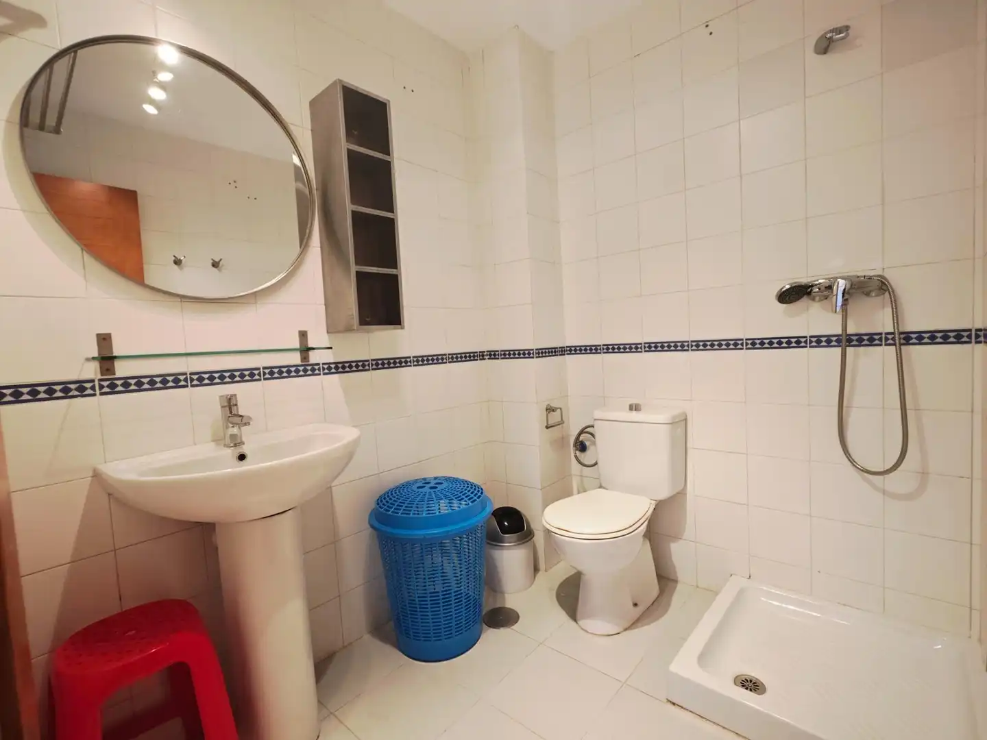 Baño de Estudio de alquiler en Fuengirola con Aire acondicionado, Jardín privado y Terraza