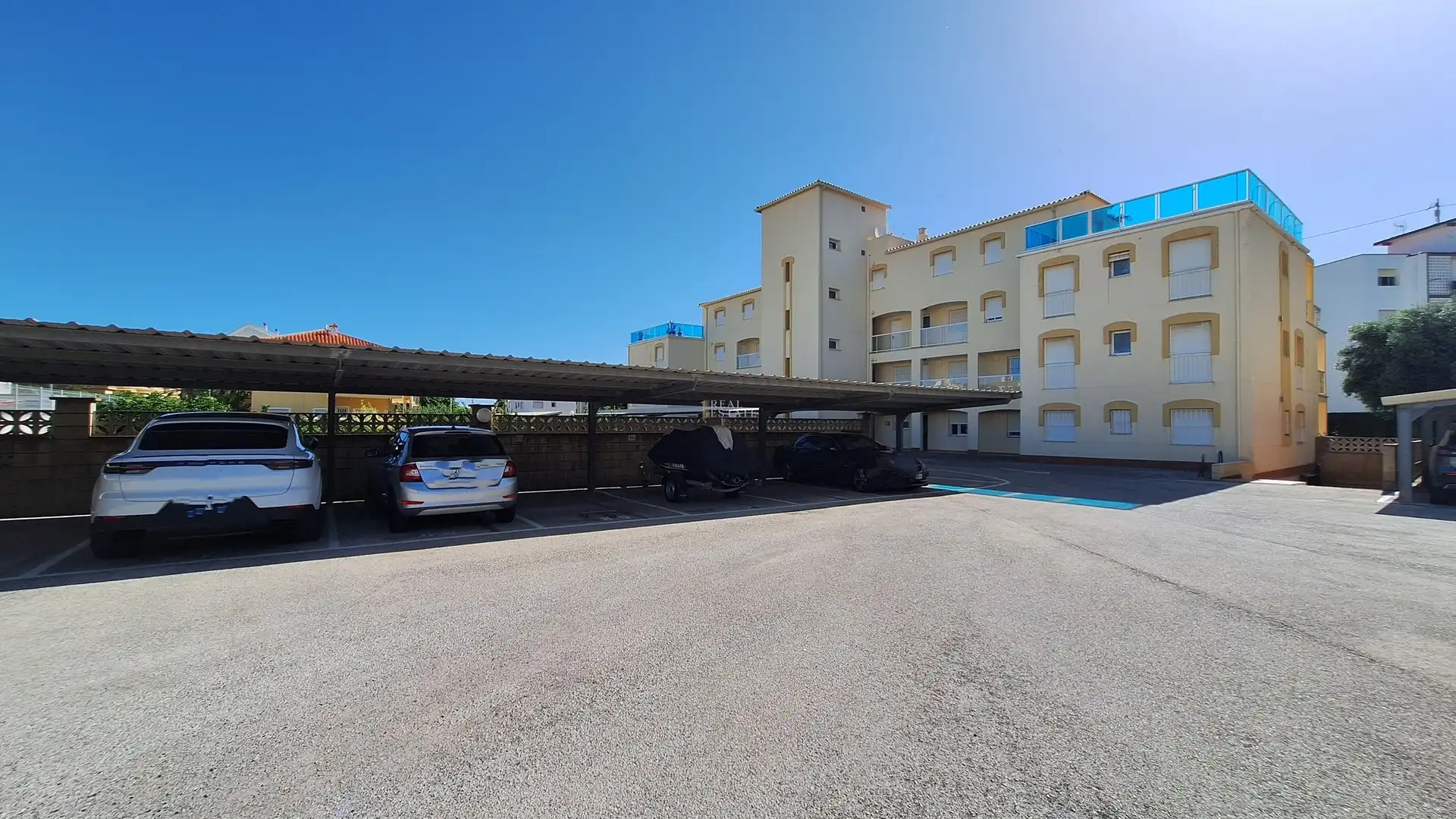 Parking de Piso en venta en Dénia con Aire acondicionado, Terraza y Piscina