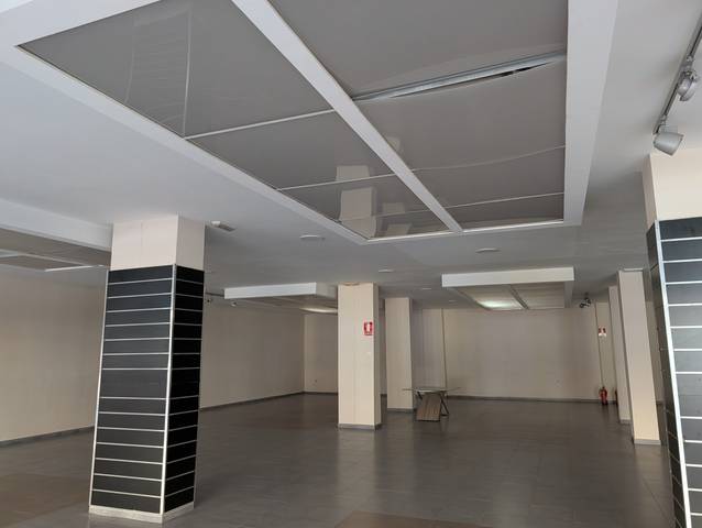 Local comercial en Venta en Avenida de Abril - 9 de Octubre
