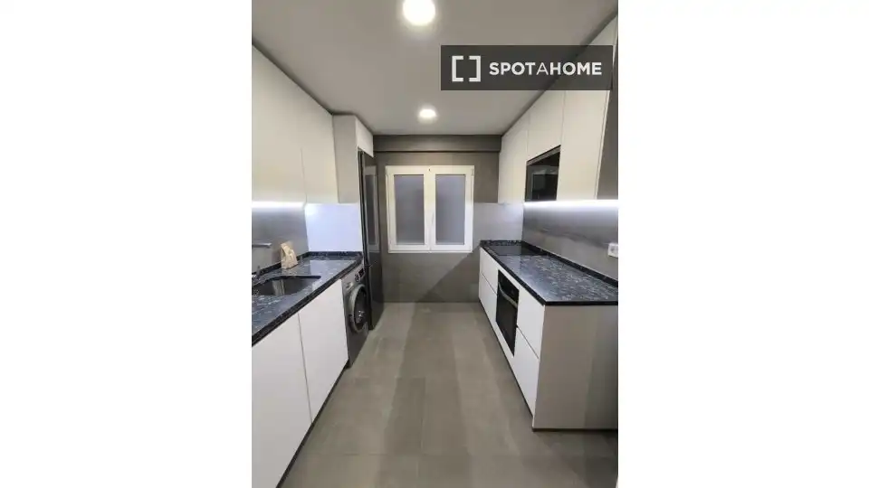 Cocina de Piso para compartir en Madrid con Aire acondicionado, Calefacción y Amueblado