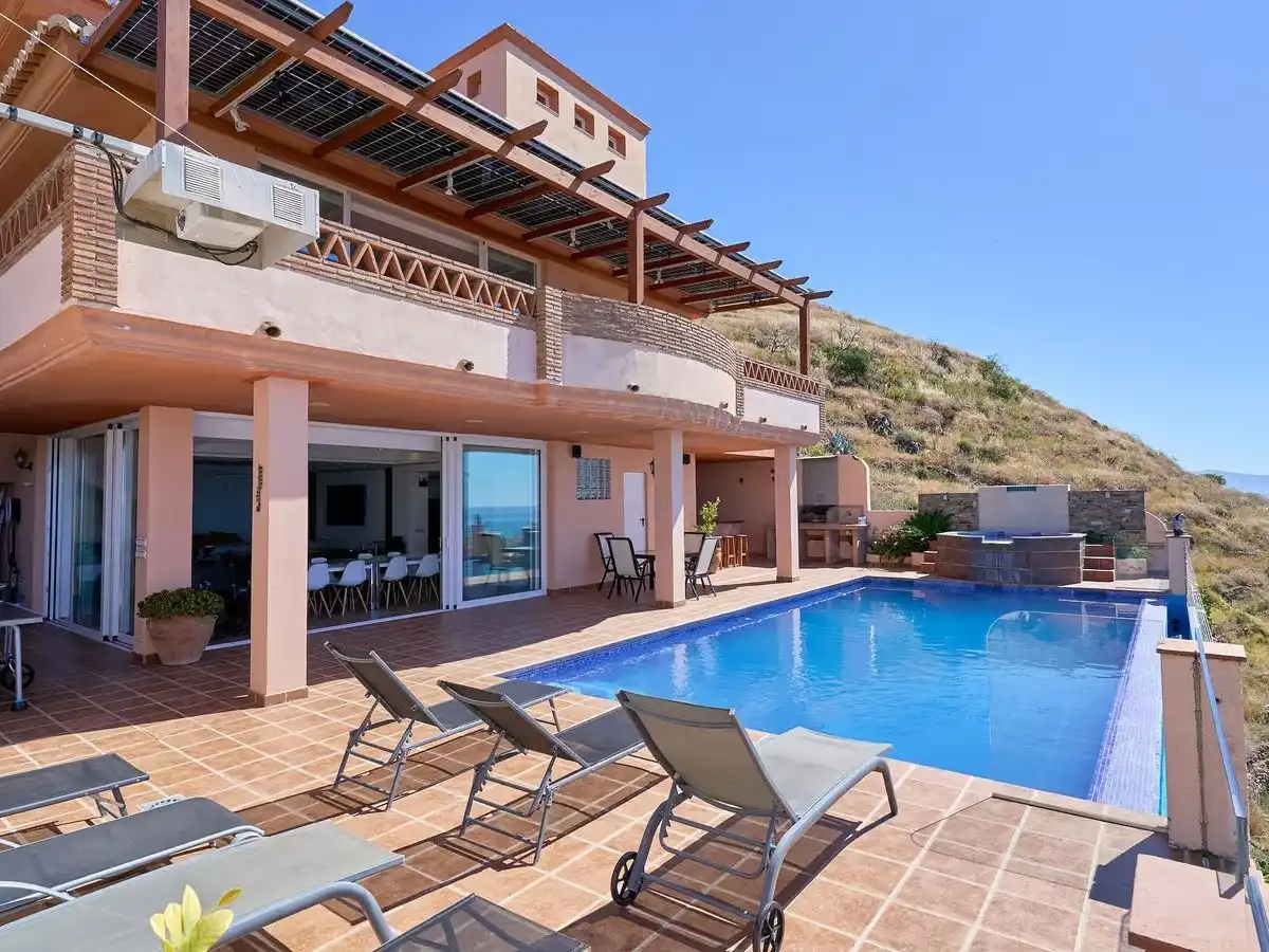 Casa amb piscina en venda a Calle Cuesta Grana 16