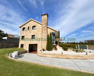 Vista exterior de Casa o xalet en venda en Poio amb Terrassa, Piscina i Balcó