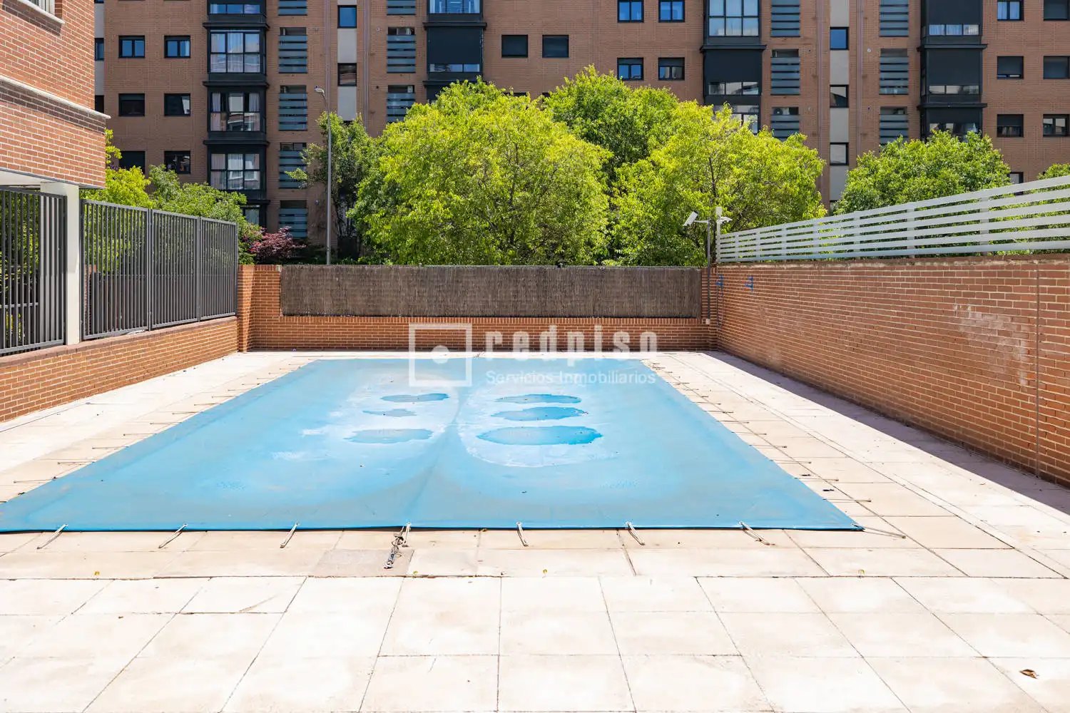 Swimming pool of Flat for sale in Madrid  with Air Conditioner, Heating and Private garden