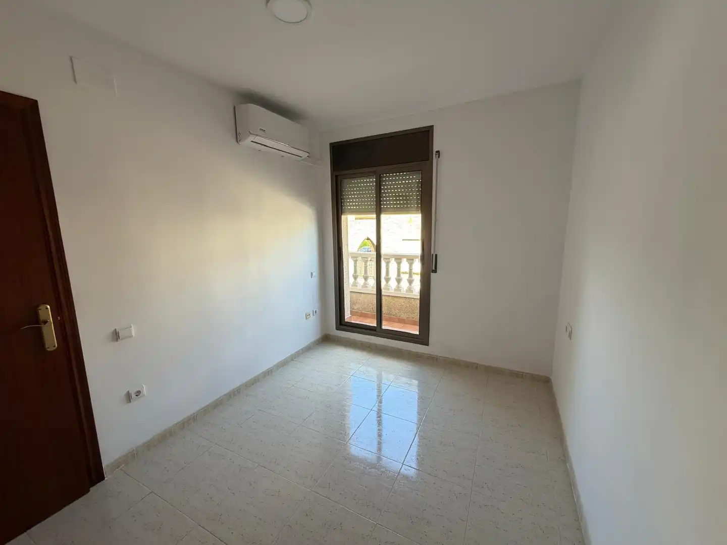 Maison mitoyenne avec terrasse à louer à Carrer del Vallespir, imagen 24