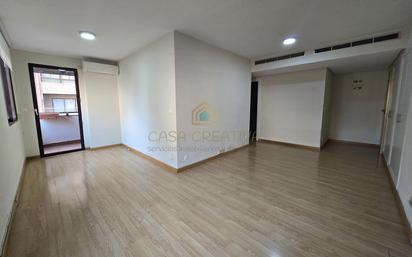 Flat for sale in  Valencia Capital  with Air Conditioner, Heating and Balcony