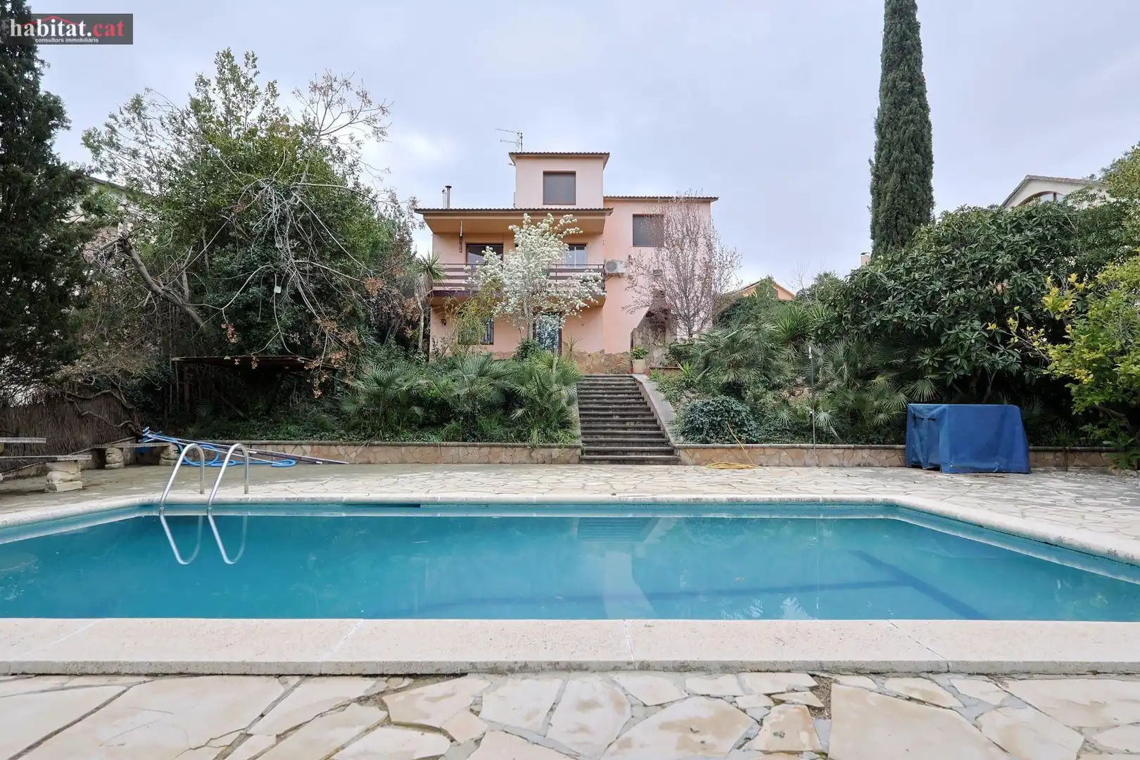 Casa con terraza en venta en Canyelles