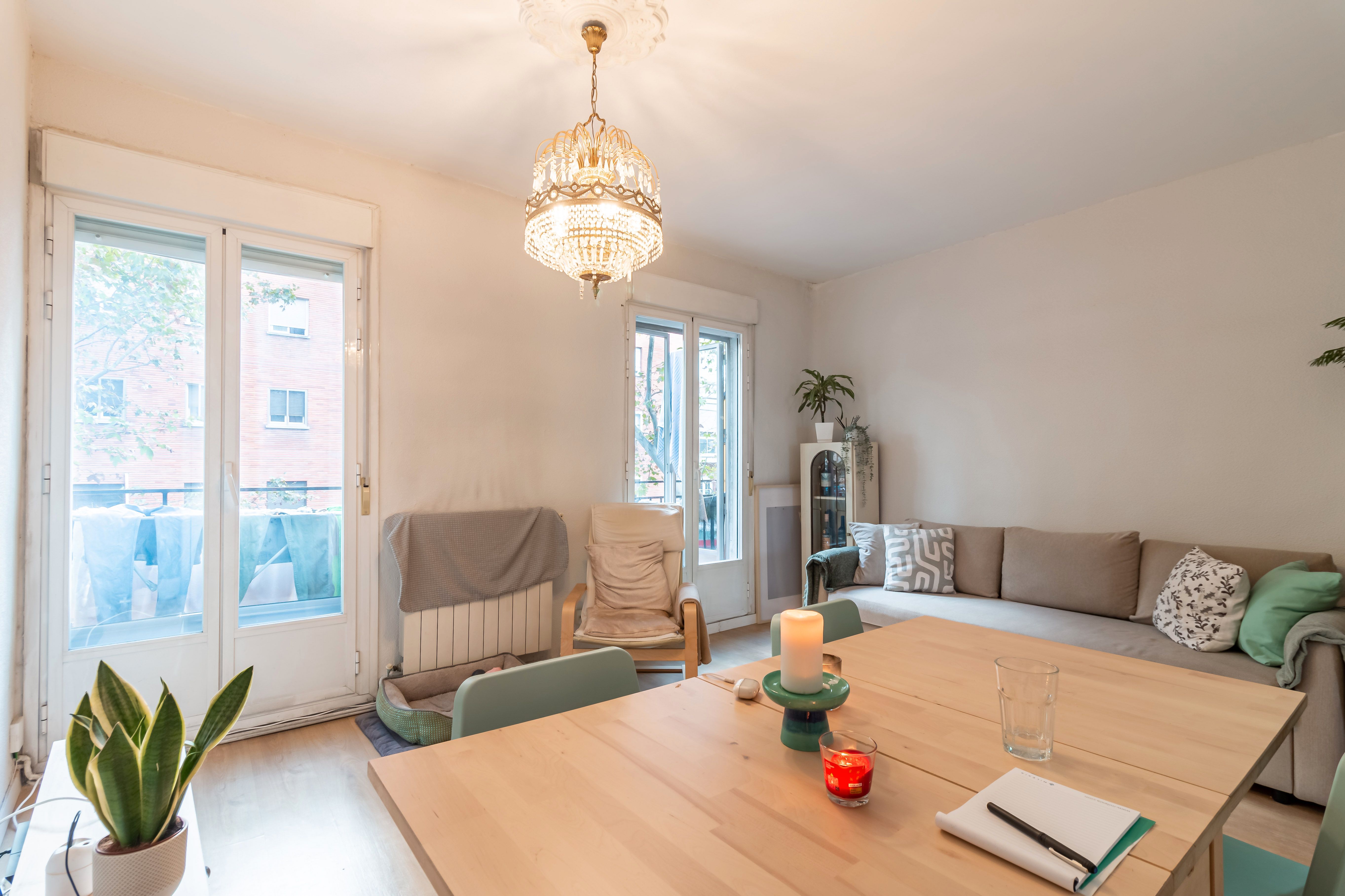 Sala d'estar de Pis en venda en  Madrid Capital amb Calefacció i Terrassa