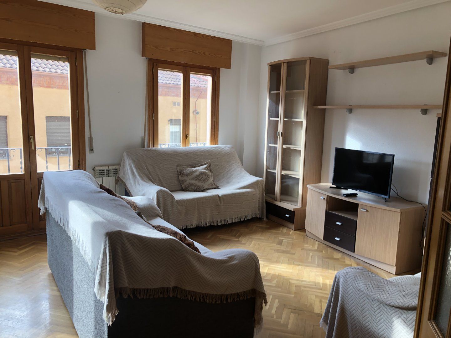 Sala d'estar de Dúplex en venda en Segovia Capital amb Calefacció i Moblat