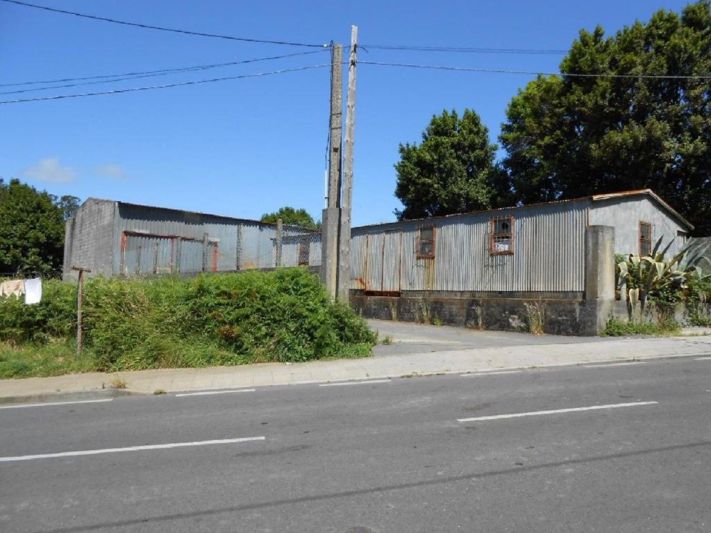 Exterior view of Industrial buildings for sale in Cee