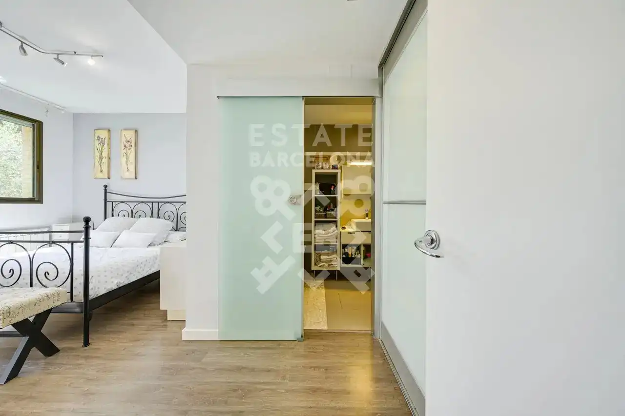 Schlafzimmer von Einfamilien-Reihenhaus zum Verkauf in Mataró mit Klimaanlage, Heizung und Terrasse